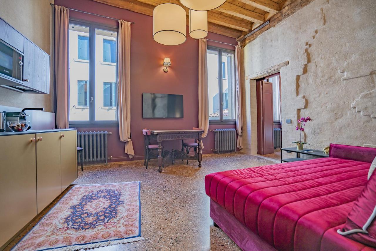 Corte Rubbi 7 Deluxe Apartment Venesia Bagian luar foto