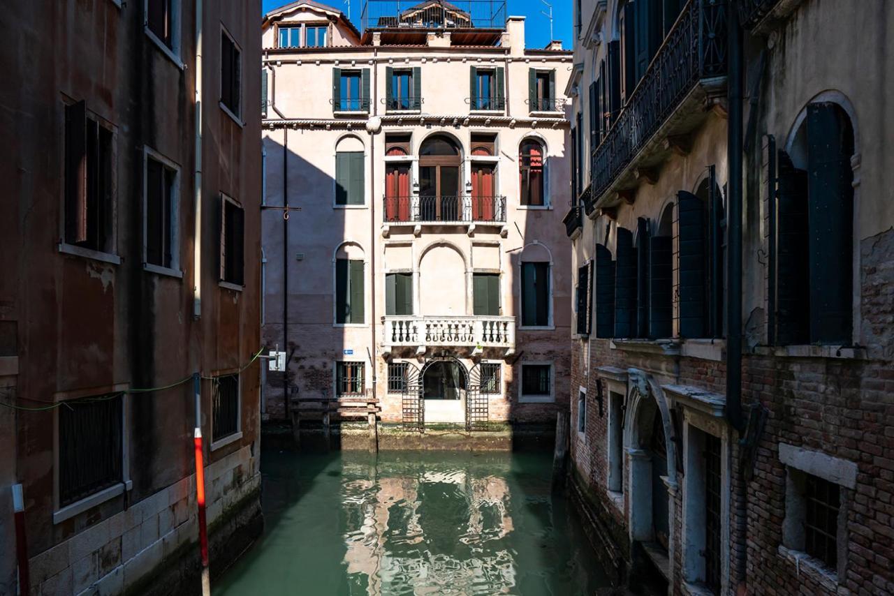 Corte Rubbi 7 Deluxe Apartment Venesia Bagian luar foto